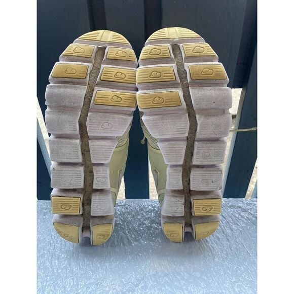 On Swiss Women’s Engineering Cloud Running Yellow Sneakers Sz 10 US - Picture 3 of 10